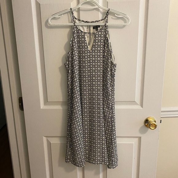 Lily Rose Black and White Patterned Sleeveless Dress with Back Slit Size S - Picture 1 of 5